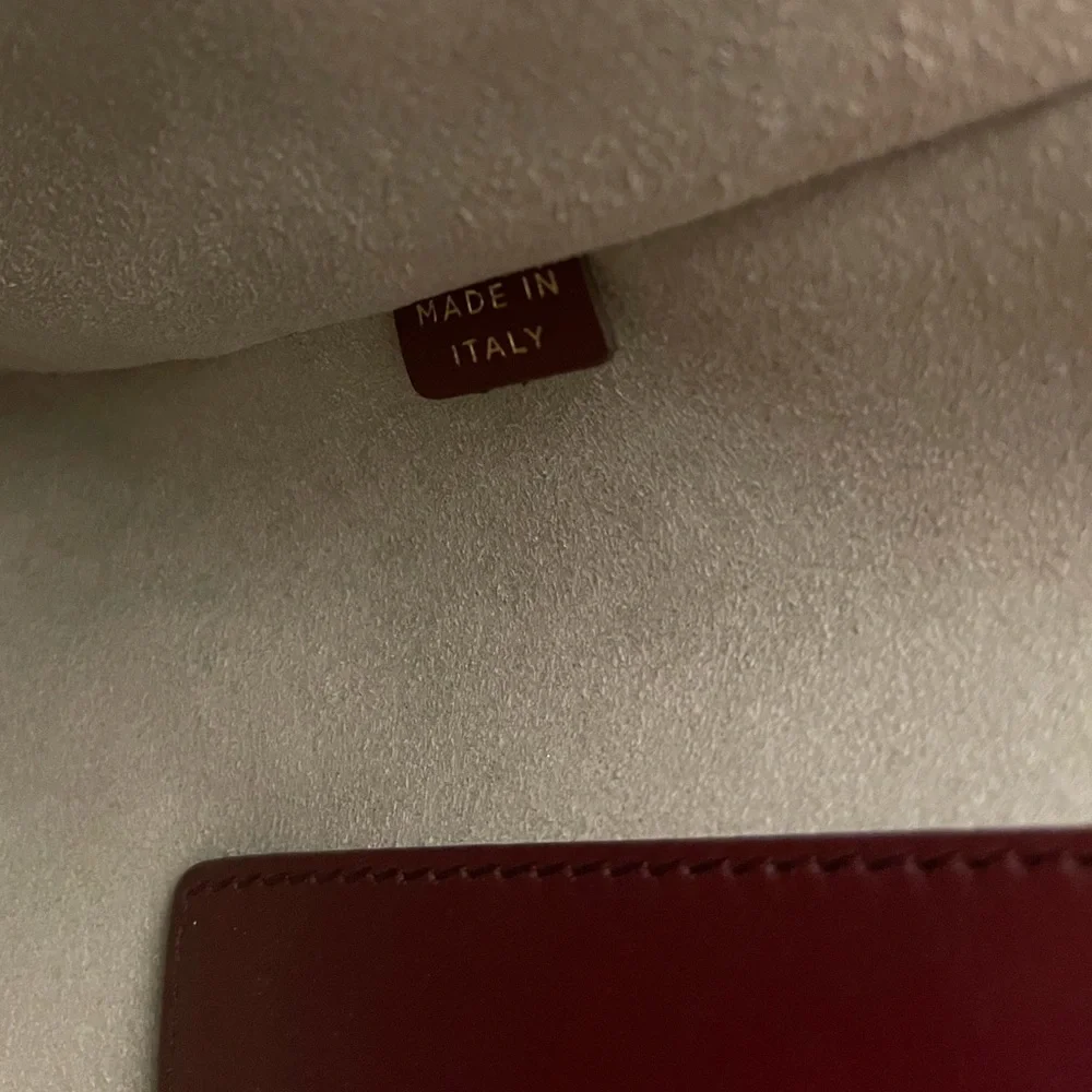 𝐀𝐧𝐲𝐚 𝐇𝐢𝐧𝐝𝐦𝐚𝐫𝐜𝐡 𝐏𝐮𝐫𝐬𝐞 - Picture 7 of 13